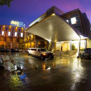 Avenue 64 Hotel